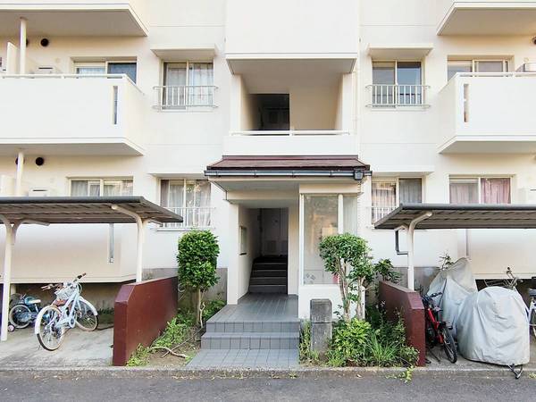 13/13 エントランス