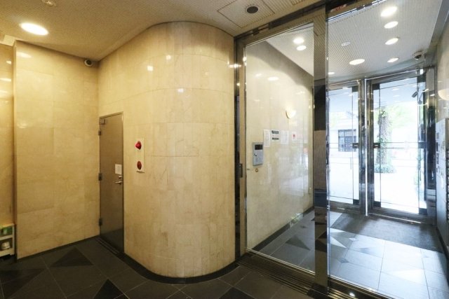 22/23 エントランス