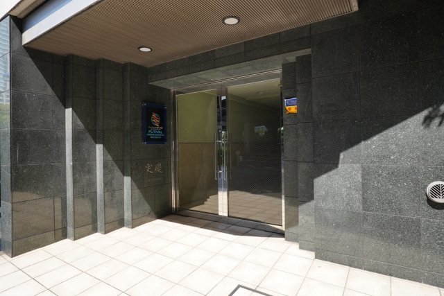 27/30 エントランス