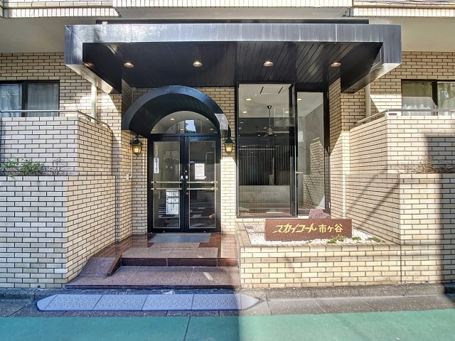 13/14 エントランス