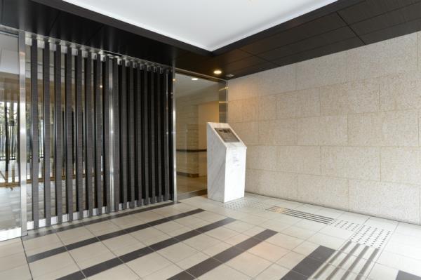 26/30 エントランス