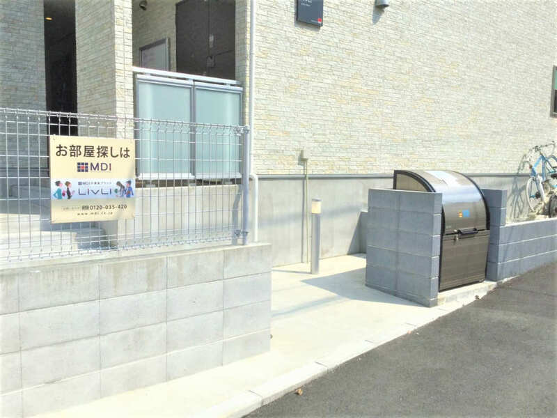 23/23 エントランス