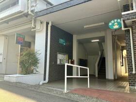 16/16 エントランス