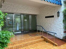 16/16 エントランス