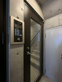 16/16 エントランス