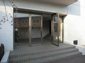 16/16 エントランス