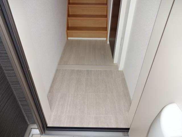 13/25 玄関