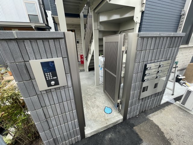 16/25 エントランス