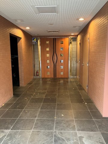 13/23 エントランス