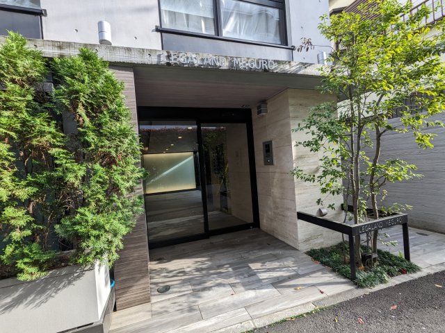 18/26 エントランス