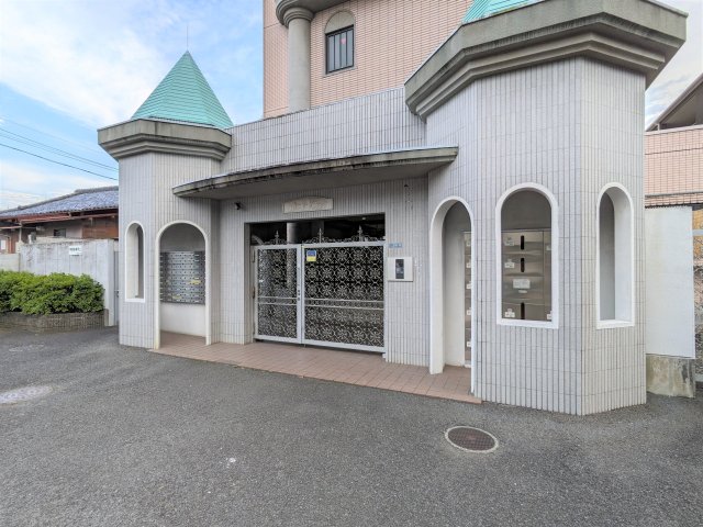 18/27 エントランス