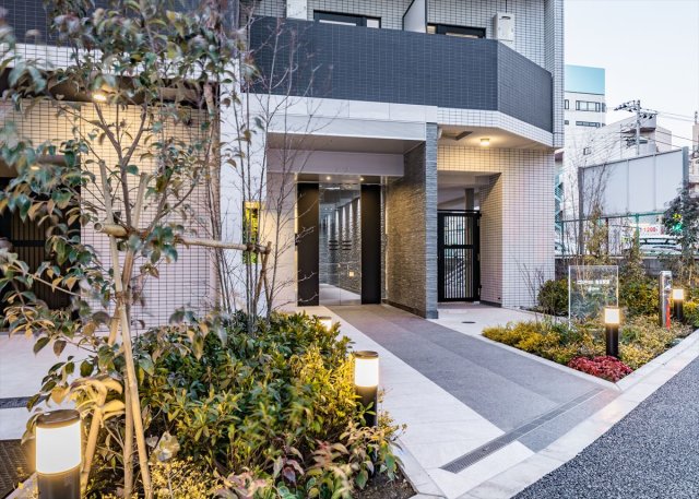 23/30 エントランス