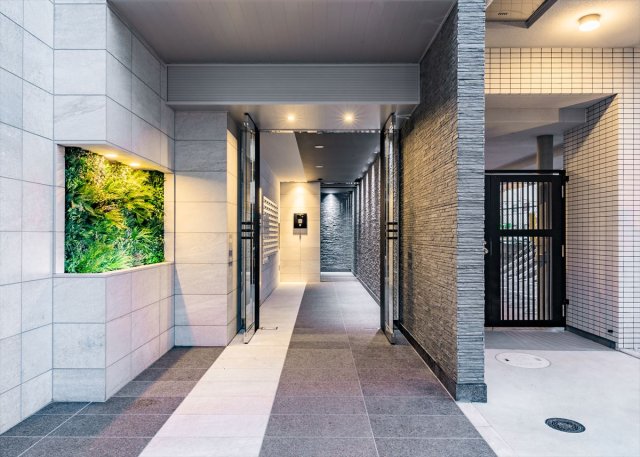 24/30 エントランス