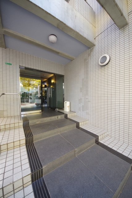 17/19 エントランス