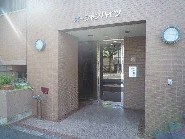 13/14 エントランス