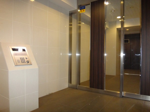 4/4 エントランス