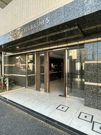 16/16 エントランス