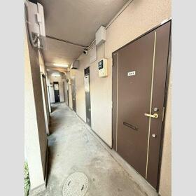 5/5 エントランス