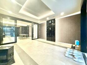 16/16 エントランス