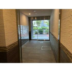 5/5 エントランス