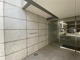 13/13 エントランス