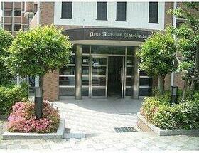 16/16 エントランス