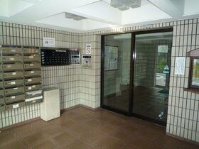 16/16 エントランス