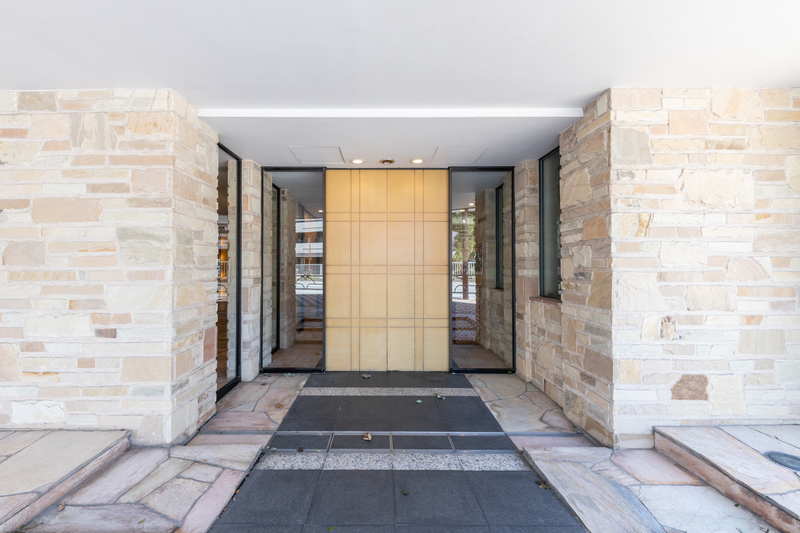 2/2 エントランス