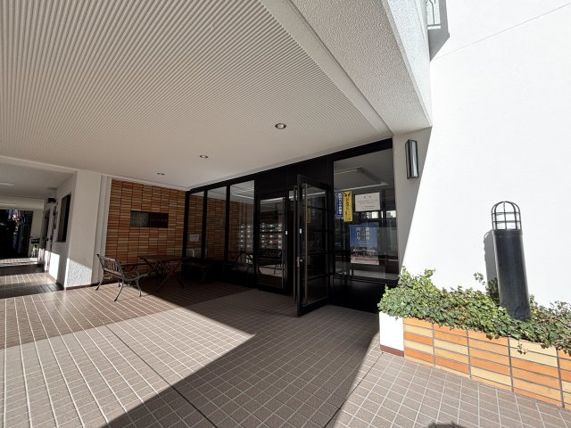 23/23 エントランス