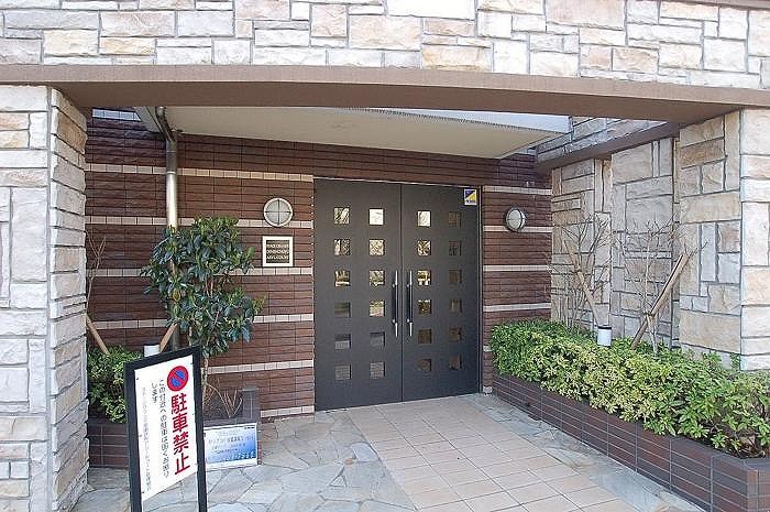 19/30 エントランス