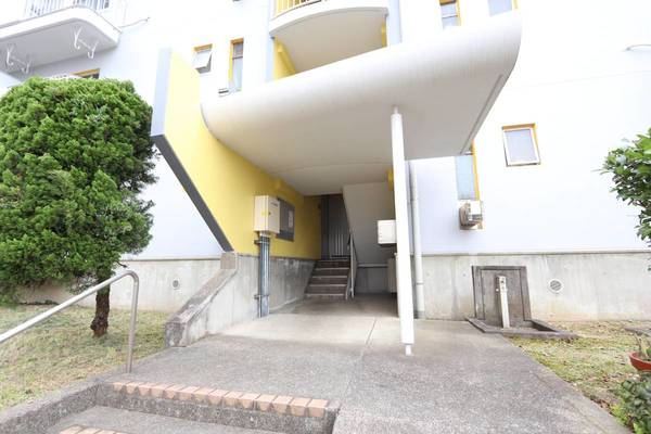 16/19 エントランス