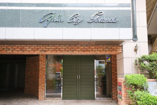 18/22 エントランス