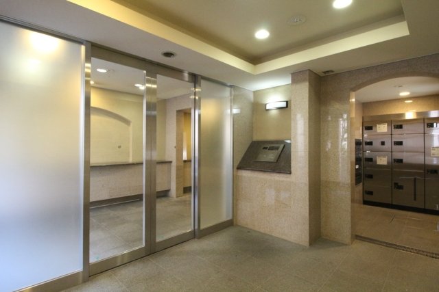 21/30 エントランス