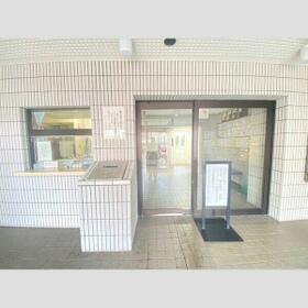 16/16 エントランス