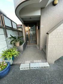 16/16 エントランス