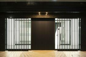 16/16 エントランス