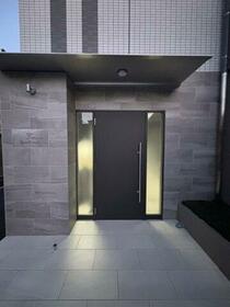 2/2 エントランス