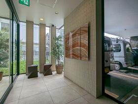 16/16 エントランス