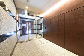 16/16 エントランス