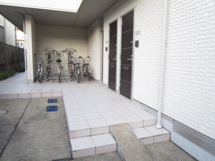 5/5 エントランス