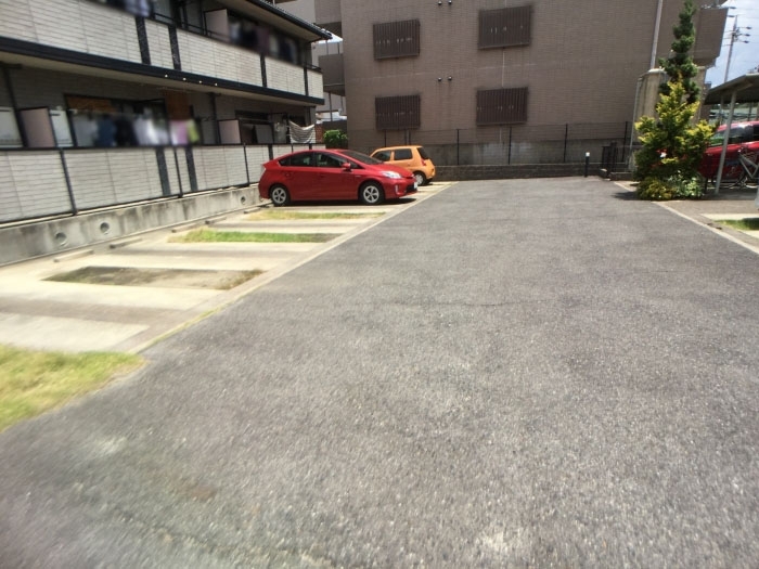 14/14 駐車場