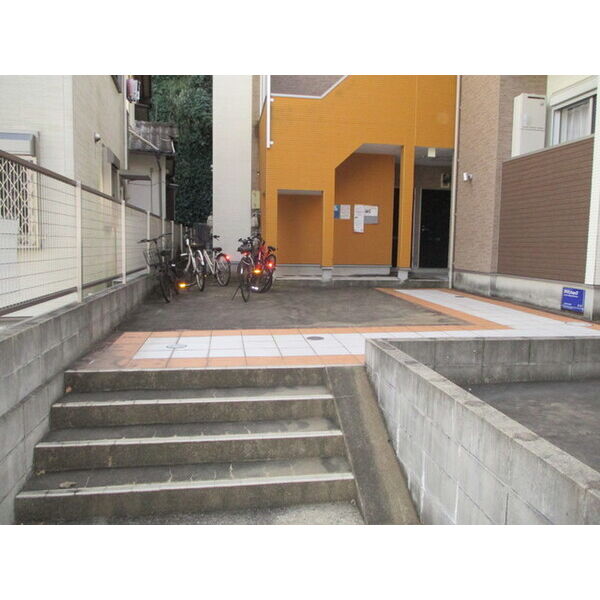 13/13 エントランス