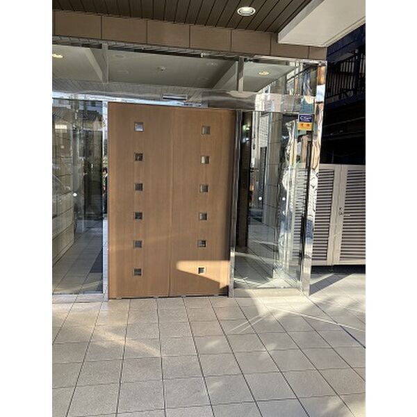 18/22 エントランス