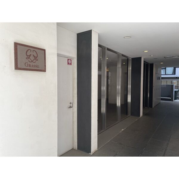 2/2 エントランス