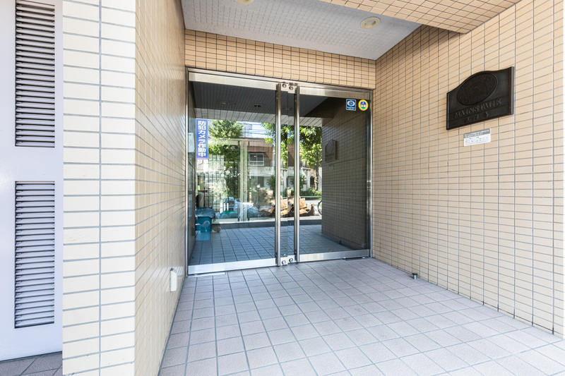 5/5 エントランス