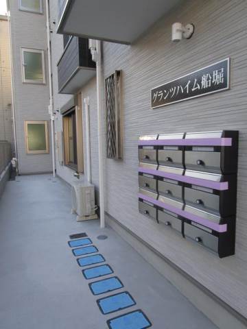 16/16 エントランス