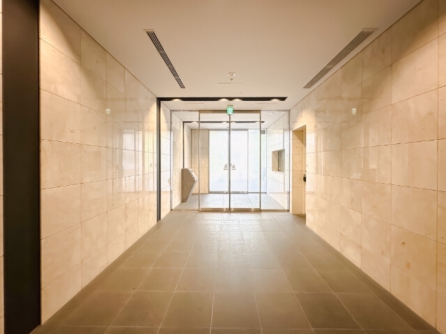 19/30 エントランス