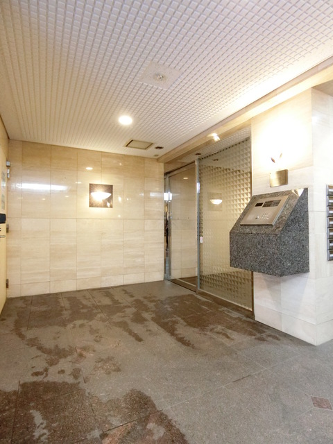 16/17 エントランス