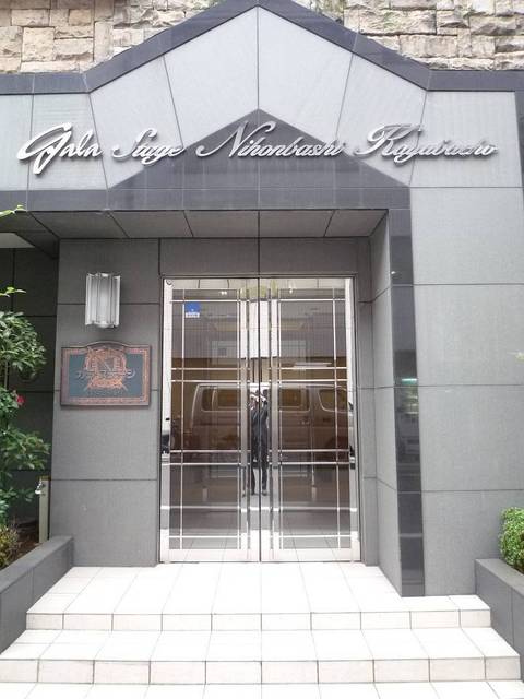 16/27 エントランス