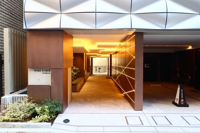 25/27 エントランス